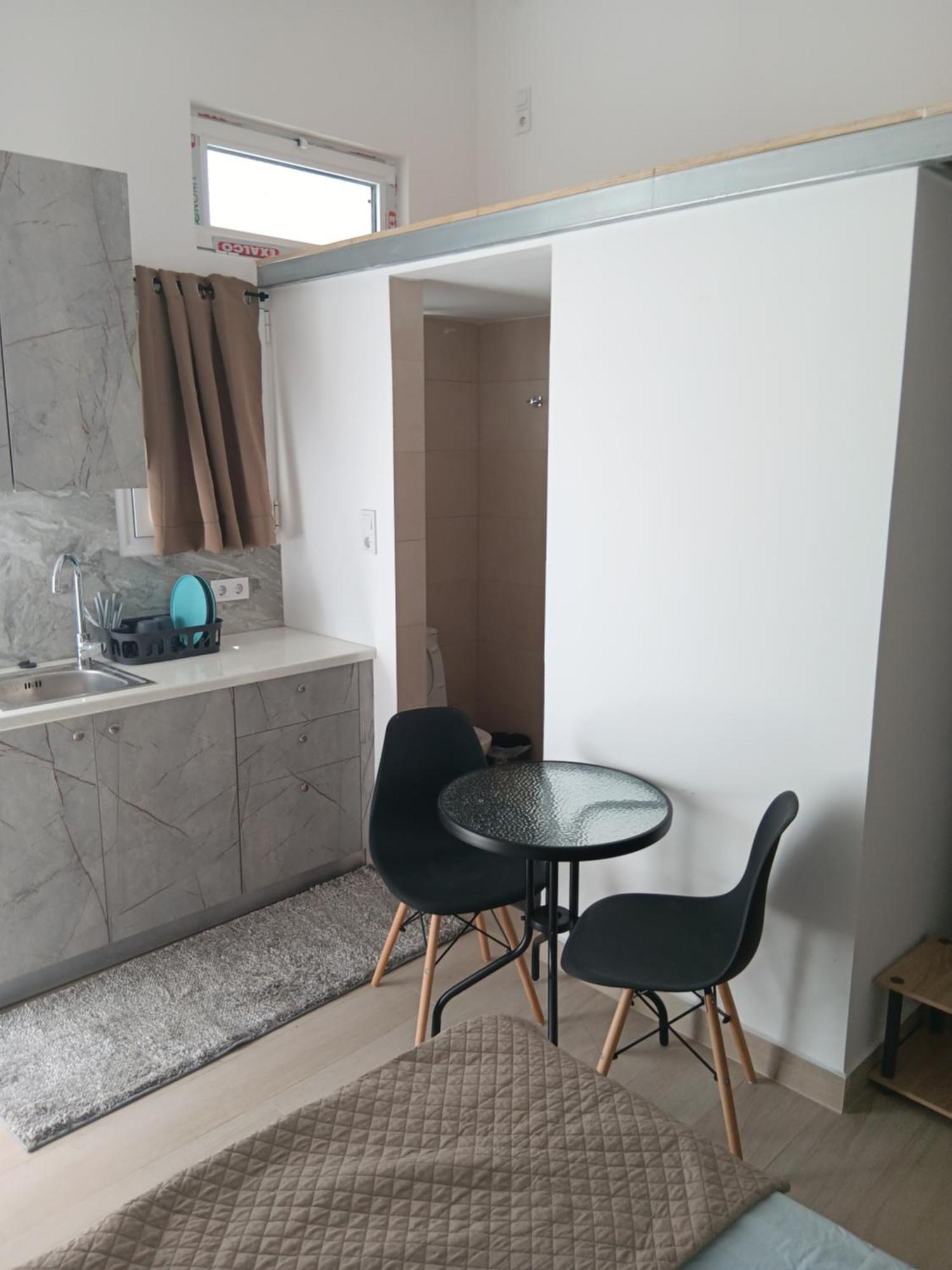 Luxury 2 * Athens